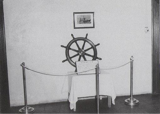 雪风的舵轮在海上自卫队江田岛第一术科学校（原海军兵学校）的教育参考展示室里展出.jpg