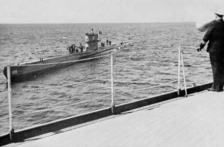 俾斯麦和U-556.png