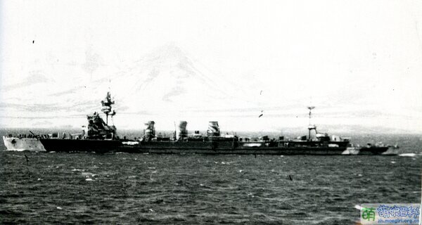 Japanese cruiser Kiso in 1942.jpg