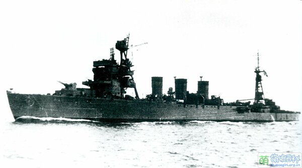 Japanese cruiser Isuzu 1944.jpg