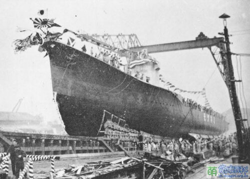 IJN DD Minegumo 1937 launching.jpg