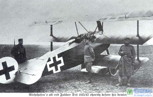 Fokker Dr1 on the ground.jpg